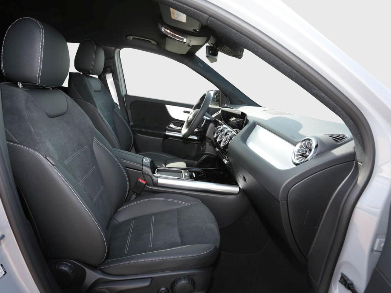 Mercedes-Benz GLA 180 AMG Night Totwinkel Kamera SpurH AHK LED