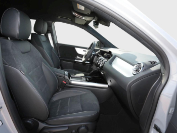 Mercedes-Benz GLA 180 AMG Night Totwinkel Kamera SpurH AHK LED