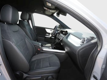 Mercedes-Benz GLA 180 AMG Night Totwinkel Kamera SpurH AHK LED