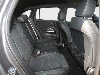 Mercedes-Benz GLA 180 AMG Night MBUX Navi Totwinkel Kamera AHK