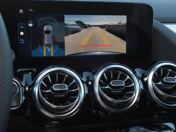 Mercedes-Benz GLA 180 AMG Night MBUX Navi Totwinkel Kamera AHK
