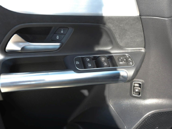Mercedes-Benz GLA 180 AMG Night MBUX Navi Totwinkel Kamera AHK