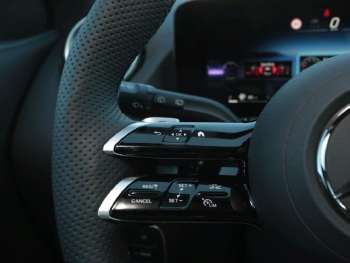 Mercedes-Benz GLA 180 AMG Night MBUX Navi Totwinkel Kamera AHK