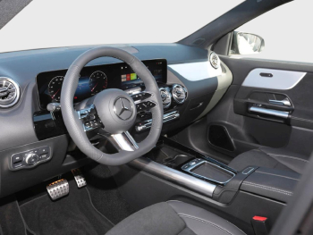 Mercedes-Benz GLA 180 AMG Night MBUX Navi Totwinkel Kamera AHK