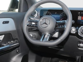 Mercedes-Benz GLA 180 AMG Night MBUX Navi Totwinkel Kamera AHK