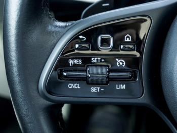 Mercedes-Benz GLA 180 Style MBUX Navi Panorama SpurH Easy-Pack
