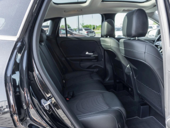 Mercedes-Benz GLA 180 Style MBUX Navi Panorama SpurH Easy-Pack