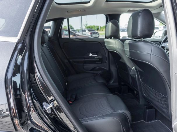 Mercedes-Benz GLA 180 Style MBUX Navi Panorama SpurH Easy-Pack Mercedes-Benz GLA 180 Style MBUX Navi Panorama SpurH Easy-Pack