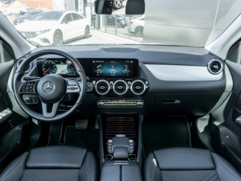 Mercedes-Benz GLA 180 Style MBUX Navi Panorama SpurH Easy-Pack