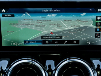 Mercedes-Benz GLA 180 Style MBUX Navi Panorama SpurH Easy-Pack