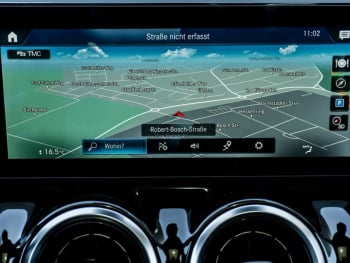 Mercedes-Benz GLA 180 Style MBUX Navi Panorama SpurH Easy-Pack