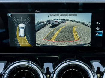 Mercedes-Benz GLA 180 Style MBUX Navi Panorama SpurH Easy-Pack