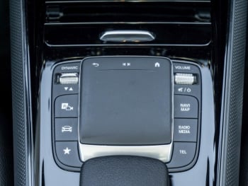 Mercedes-Benz GLA 180 Style MBUX Navi Panorama SpurH Easy-Pack
