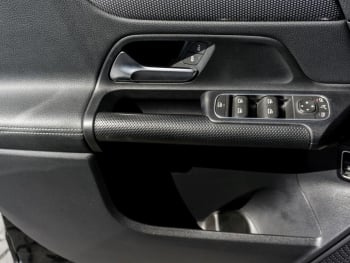 Mercedes-Benz GLA 180 Style MBUX Navi Panorama SpurH Easy-Pack