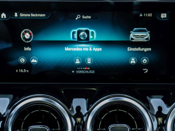 Mercedes-Benz GLA 180 Style MBUX Navi Panorama SpurH Easy-Pack