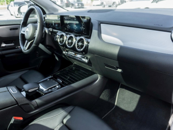 Mercedes-Benz GLA 180 Style MBUX Navi Panorama SpurH Easy-Pack