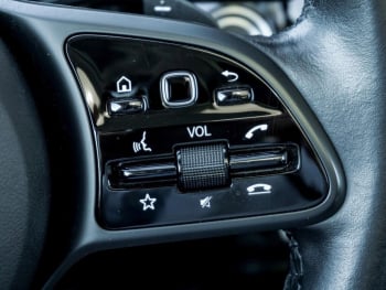 Mercedes-Benz GLA 180 Style MBUX Navi Panorama SpurH Easy-Pack