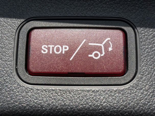 Mercedes-Benz GLA 180 Style MBUX Navi Panorama SpurH Easy-Pack Mercedes-Benz GLA 180 Style MBUX Navi Panorama SpurH Easy-Pack