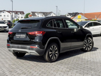 Mercedes-Benz GLA 180 Style MBUX Navi Panorama SpurH Easy-Pack