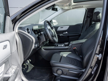 Mercedes-Benz GLA 180 Style MBUX Navi Panorama SpurH Easy-Pack