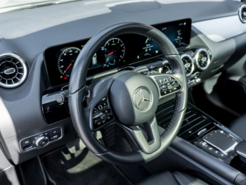 Mercedes-Benz GLA 180 Style MBUX Navi Panorama SpurH Easy-Pack