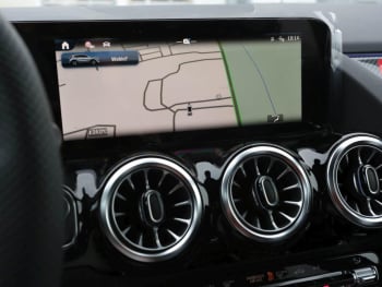 Mercedes-Benz GLA 180 AMG Night MBUX Navi Easy-Pack 360° AHK