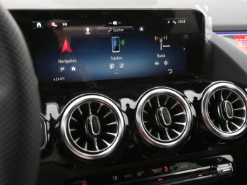 Mercedes-Benz GLA 180 AMG Night MBUX Navi Easy-Pack 360° AHK