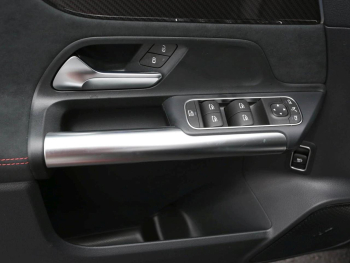 Mercedes-Benz GLA 180 AMG Night MBUX Navi Easy-Pack 360° AHK