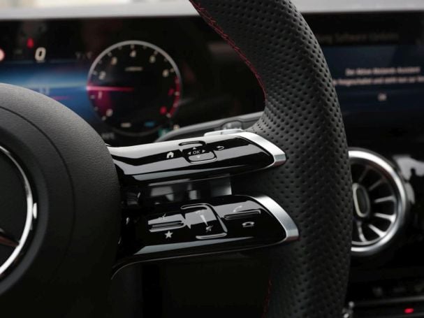 Mercedes-Benz GLA 180 AMG Night MBUX Navi Easy-Pack 360° AHK