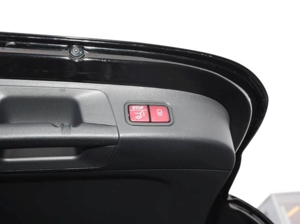 Mercedes-Benz GLA 180 AMG Night MBUX Navi Easy-Pack 360° AHK