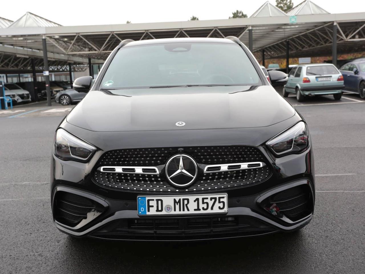 Mercedes-Benz GLA 180 AMG Night MBUX Navi Easy-Pack 360° AHK