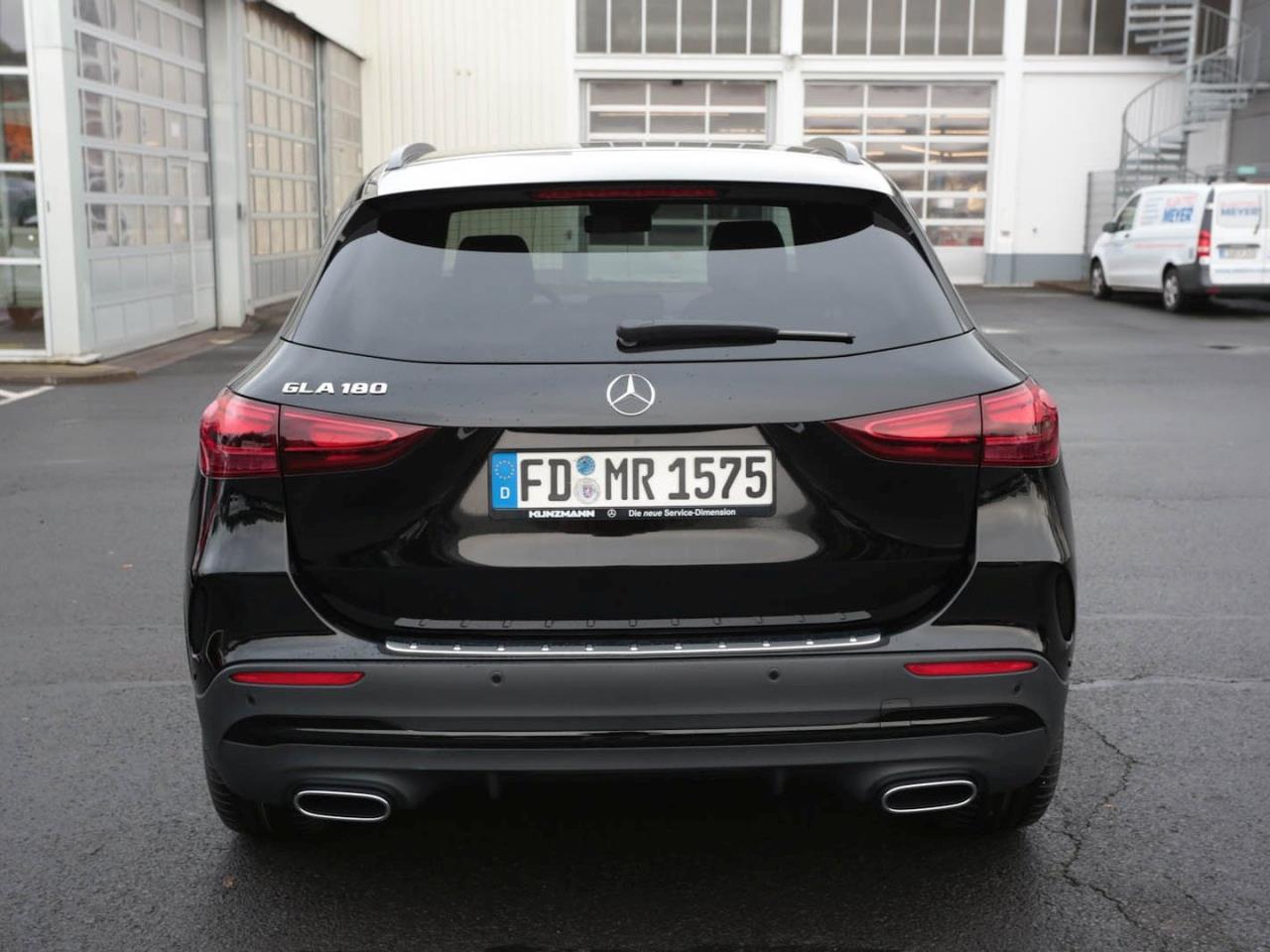 Mercedes-Benz GLA 180 AMG Night MBUX Navi Easy-Pack 360° AHK