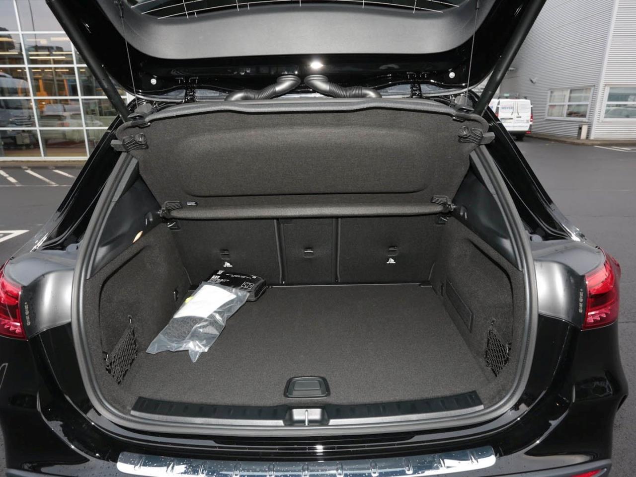 Mercedes-Benz GLA 180 AMG Night MBUX Navi Easy-Pack 360° AHK