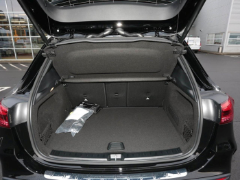 Mercedes-Benz GLA 180 AMG Night MBUX Navi Easy-Pack 360° AHK