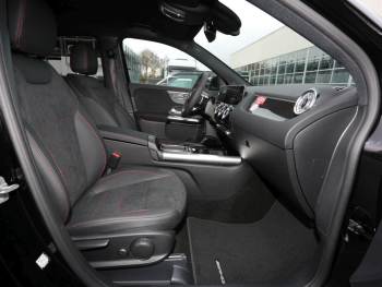Mercedes-Benz GLA 180 AMG Night MBUX Navi Easy-Pack 360° AHK
