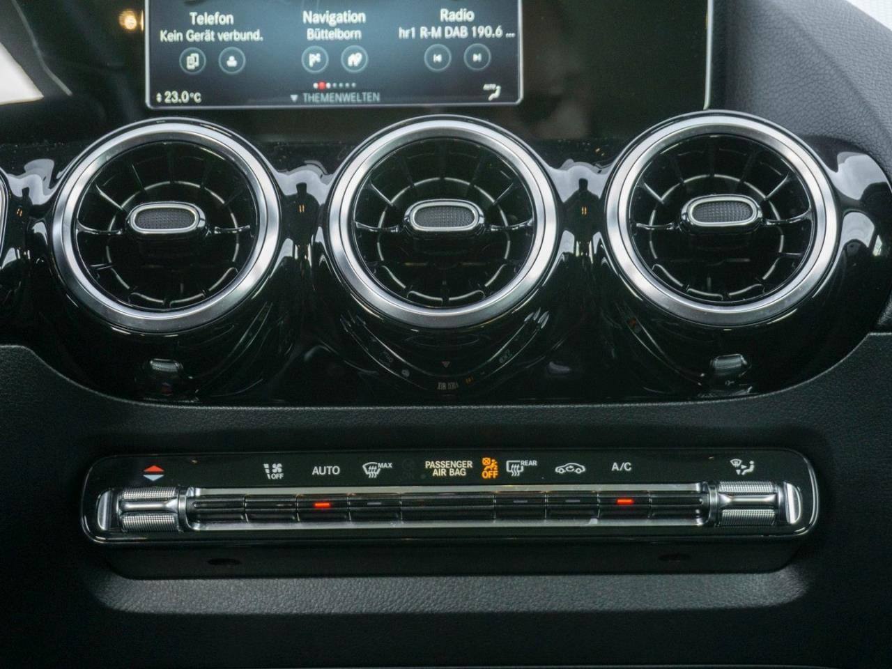 Mercedes-Benz GLA 180 Style MBUX Navi Kamera Sitzkomfort-Paket