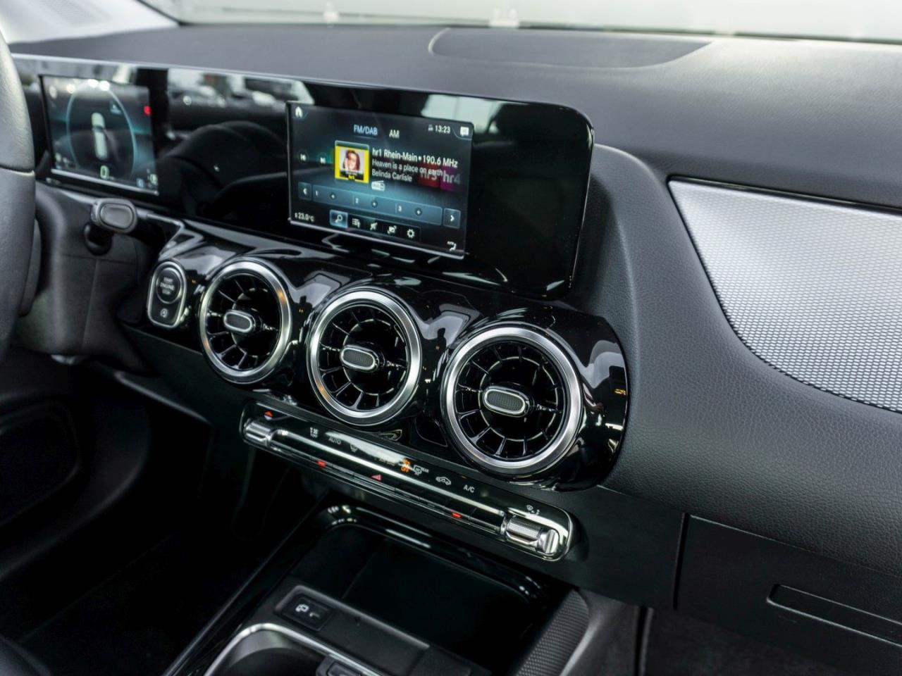 Mercedes-Benz GLA 180 Style MBUX Navi Kamera Sitzkomfort-Paket