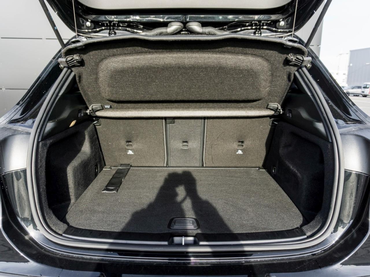 Mercedes-Benz GLA 180 Style MBUX Navi Kamera Sitzkomfort-Paket