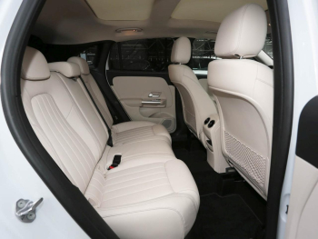 Mercedes-Benz GLA 200 4M Progressive Distronic Panorama 360°