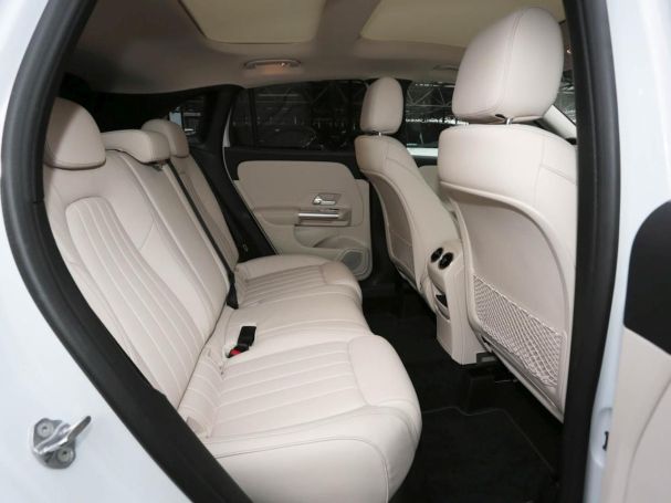 Mercedes-Benz GLA 200 4M Progressive Distronic Panorama 360°