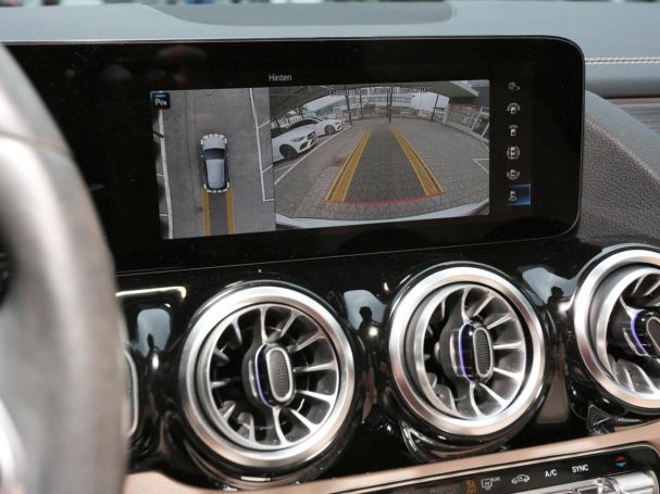 Mercedes-Benz GLA 200 4M Progressive Distronic Panorama 360°