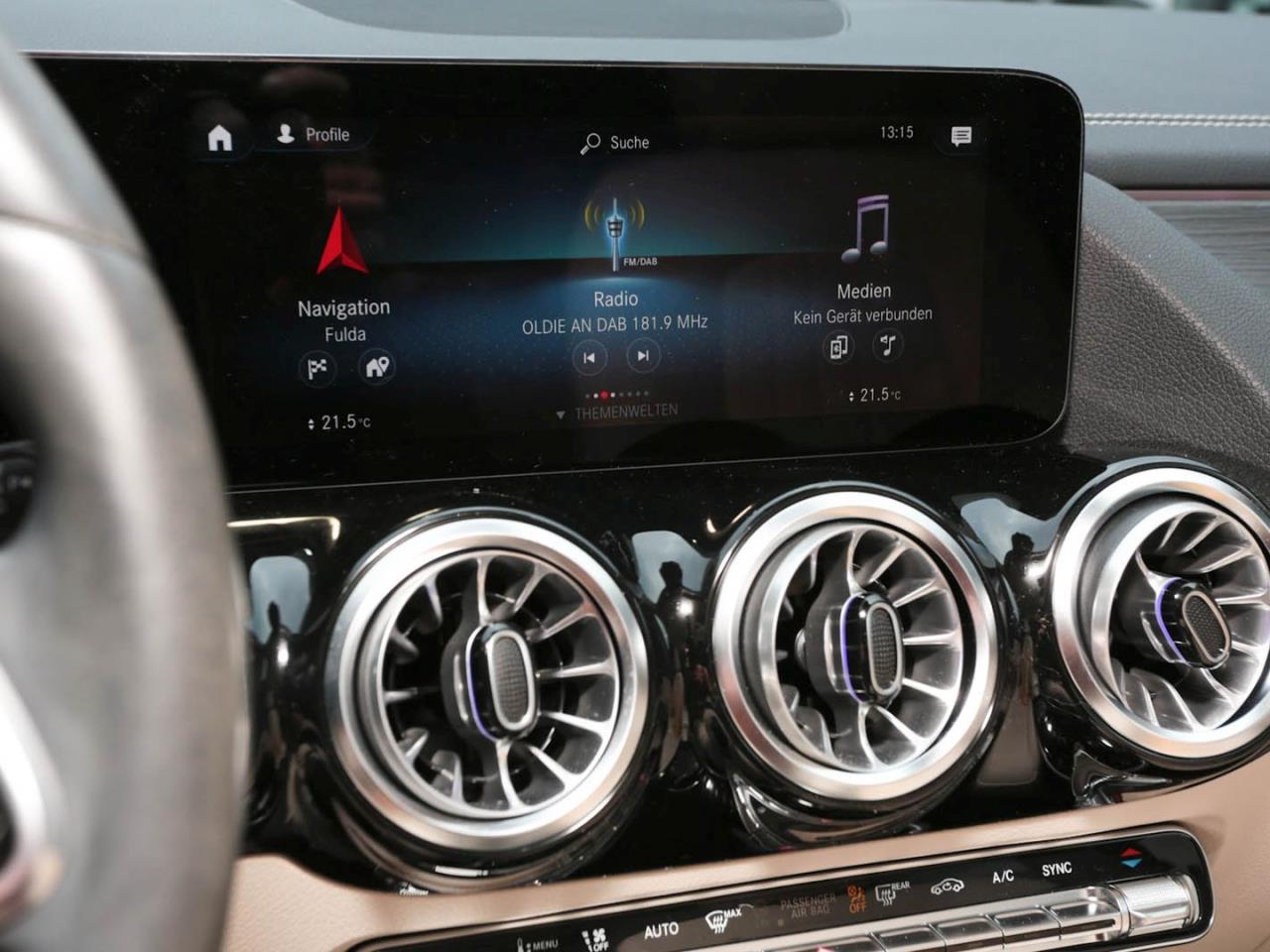 Mercedes-Benz GLA 200 4M Progressive Distronic Panorama 360°