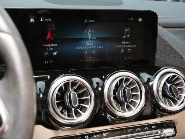 Mercedes-Benz GLA 200 4M Progressive Distronic Panorama 360°