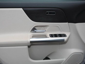 Mercedes-Benz GLA 200 4M Progressive Distronic Panorama 360°