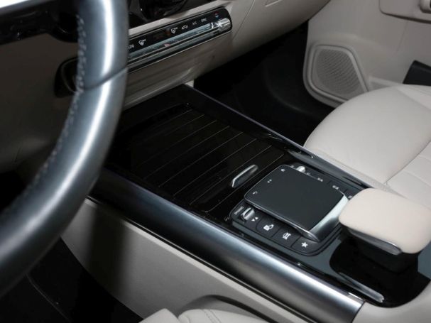 Mercedes-Benz GLA 200 4M Progressive Distronic Panorama 360°