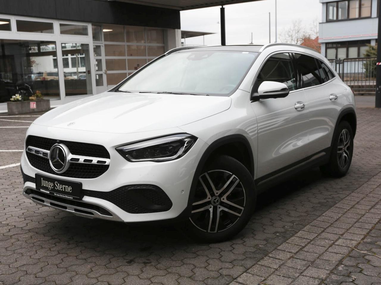 Mercedes-Benz GLA GLA 200 4M Geländewagen / SUV digitalweiß