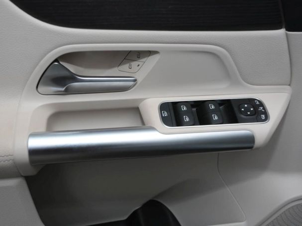 Mercedes-Benz GLA 200 4M Progressive Distronic Panorama 360°