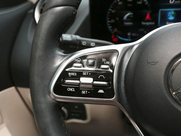 Mercedes-Benz GLA 200 4M Progressive Distronic Panorama 360°