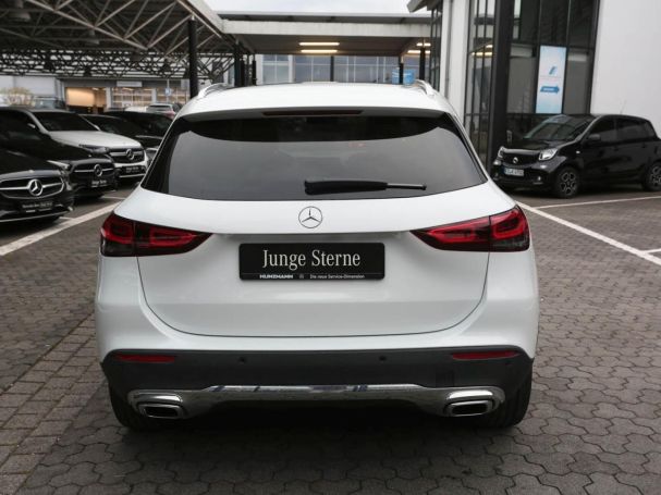 Mercedes-Benz GLA 200 4M Progressive Distronic Panorama 360°