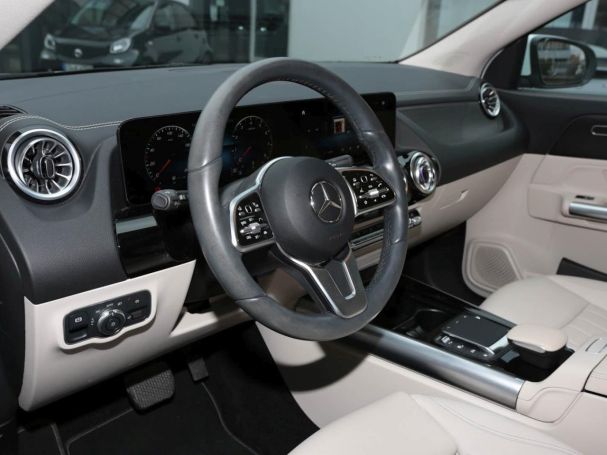 Mercedes-Benz GLA 200 4M Progressive Distronic Panorama 360°